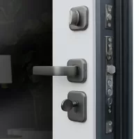 Входная дверь Барселона с зеркалом