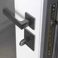 Входная дверь Беркут с зеркалом (Белый матовый)